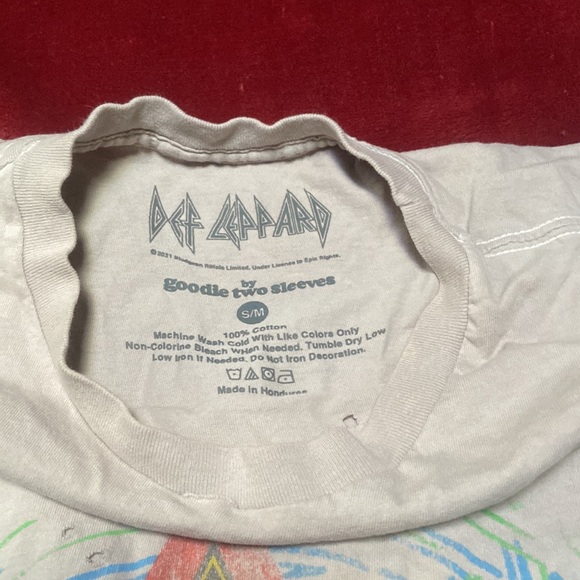 Def Leppard Band Tee - Picture 3 of 5